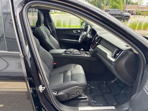 Used 2025 Volvo XC60 B5 Plus AWD/4WD image 15