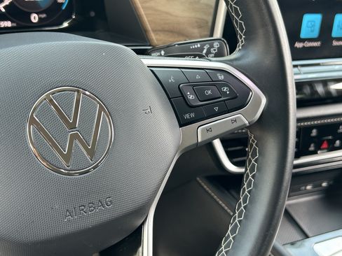 Used 2024 Volkswagen Atlas SE FWD image 30