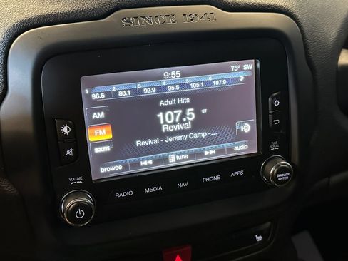 Used 2017 Jeep Renegade Trailhawk w/ Premium Trailhawk Package AWD/4WD image 12