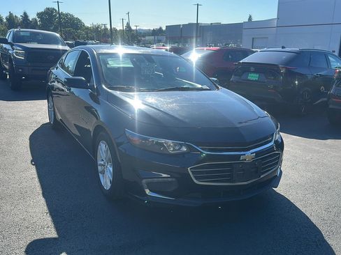 Used 2017 Chevrolet Malibu LT FWD image 5