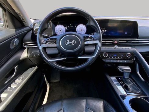 Used 2025 Hyundai Elantra Limited FWD image 6
