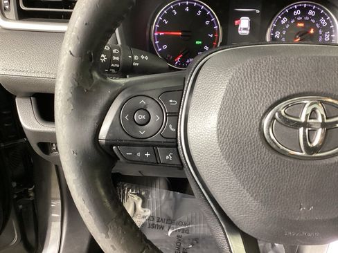 Used 2019 Toyota RAV4 XLE Premium image 18