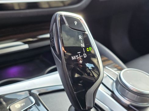 Used 2020 BMW 530e w/ Premium Package image 30