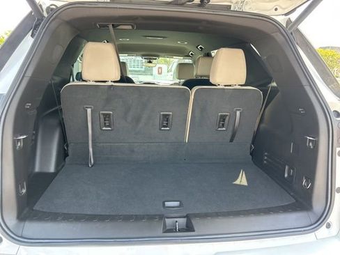 Used 2023 Chevrolet Traverse Premier FWD image 30