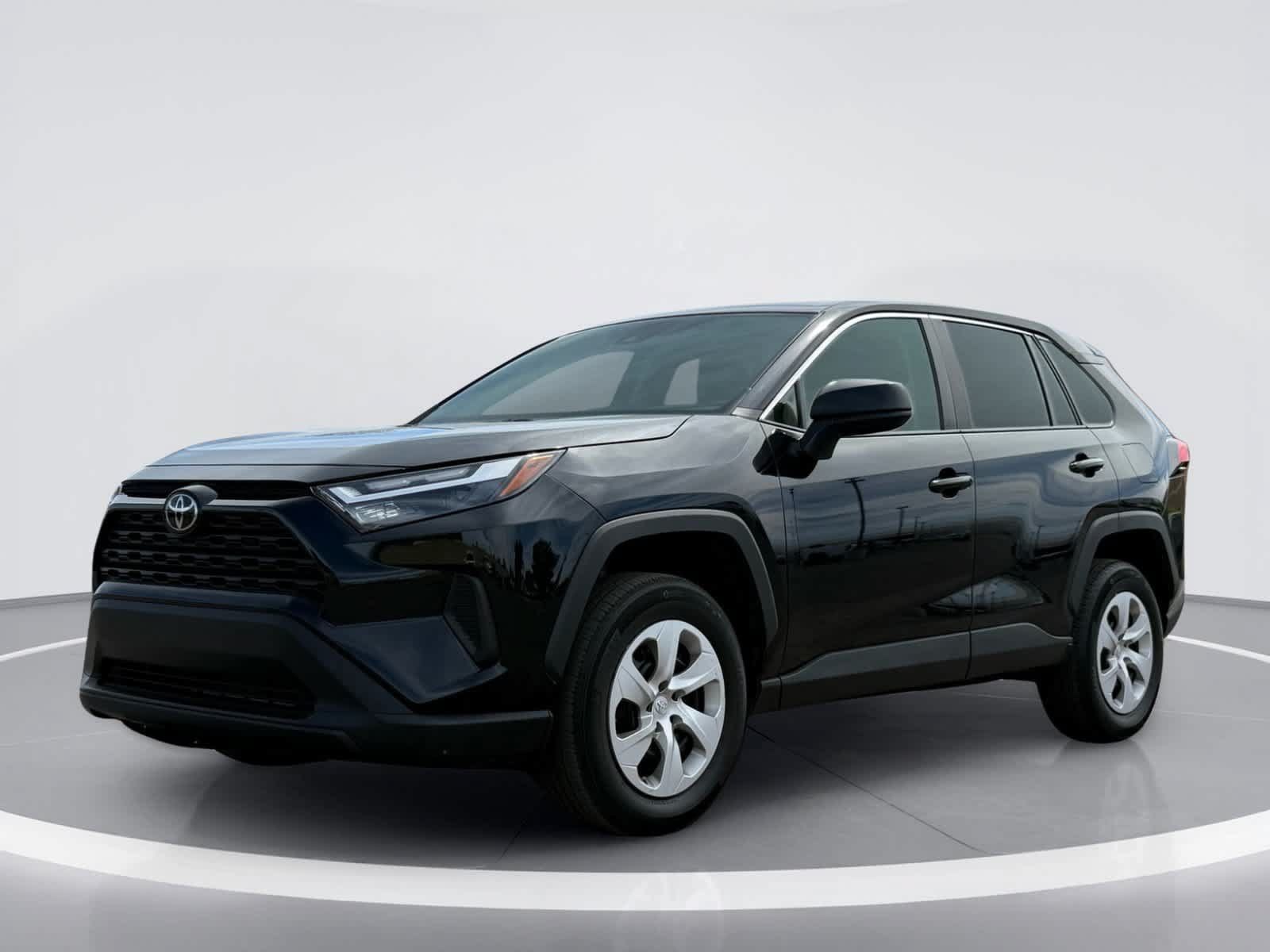 Used 2025 Toyota RAV4 LE AWD/4WD image 2