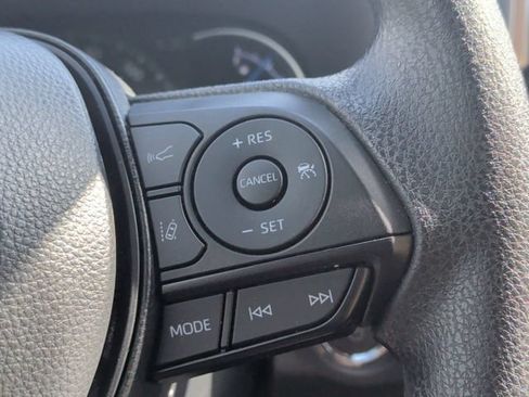 Used 2025 Toyota RAV4 XLE AWD/4WD image 22