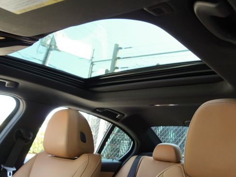 Used 2022 BMW 330i Sedan w/ Premium Package 2 RWD image 14