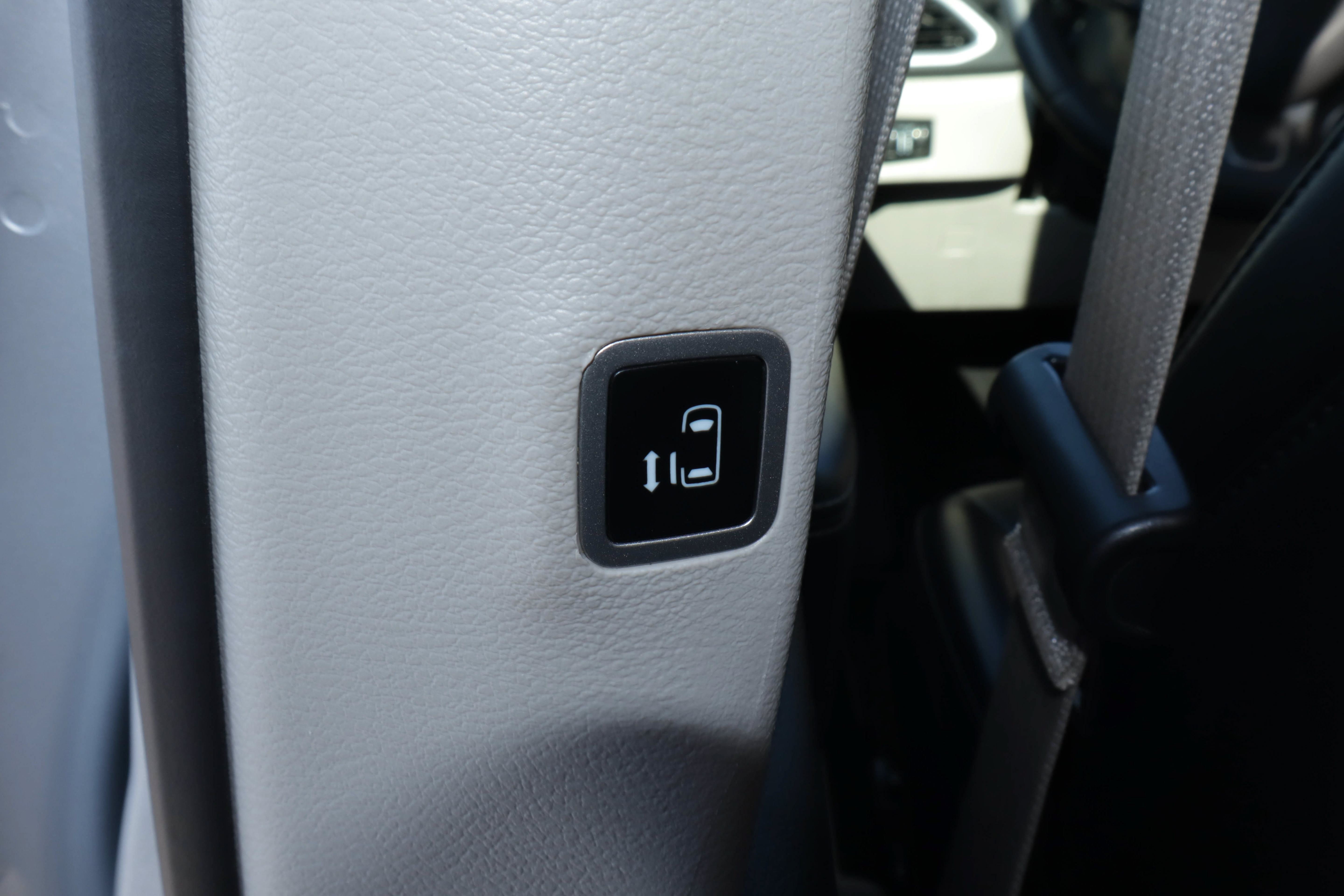 Used 2023 Chrysler Pacifica Touring-L FWD image 20
