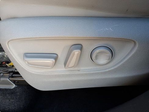 Used 2021 Toyota Highlander XLE image 16