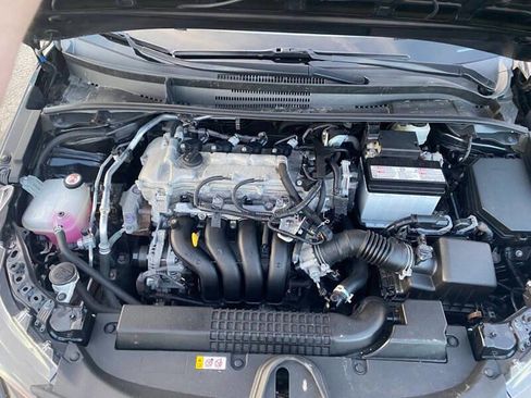 Used 2021 Toyota Corolla LE image 3