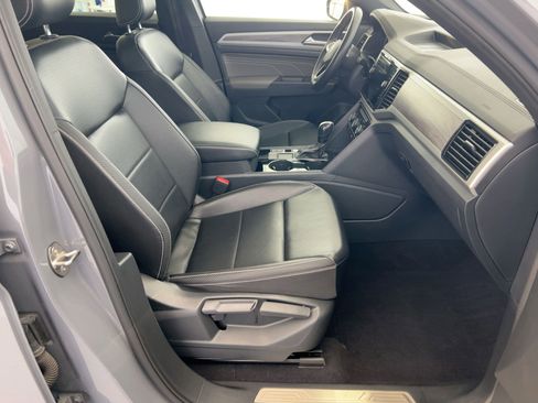 Certified 2022 Volkswagen Atlas Cross Sport SE image 34