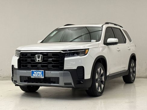 New 2026 Honda Pilot Touring image 2