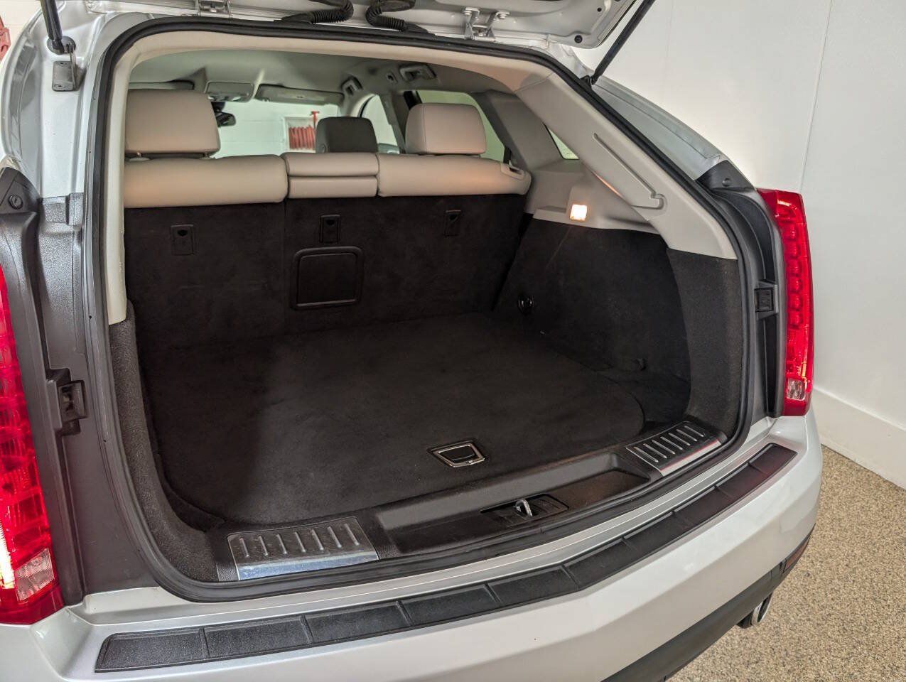 Used 2015 Cadillac SRX FWD image 16
