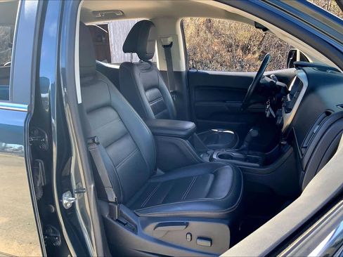 Used 2017 GMC Canyon Denali image 8