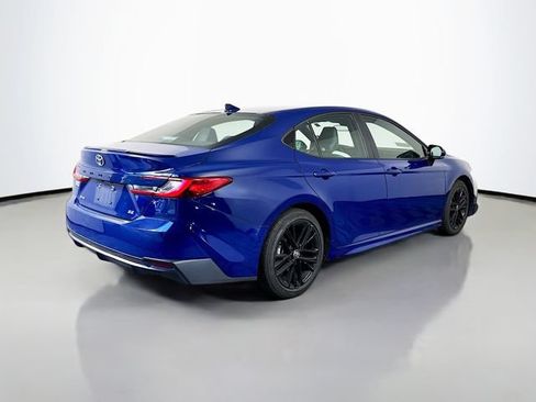 Used 2025 Toyota Camry SE FWD image 6