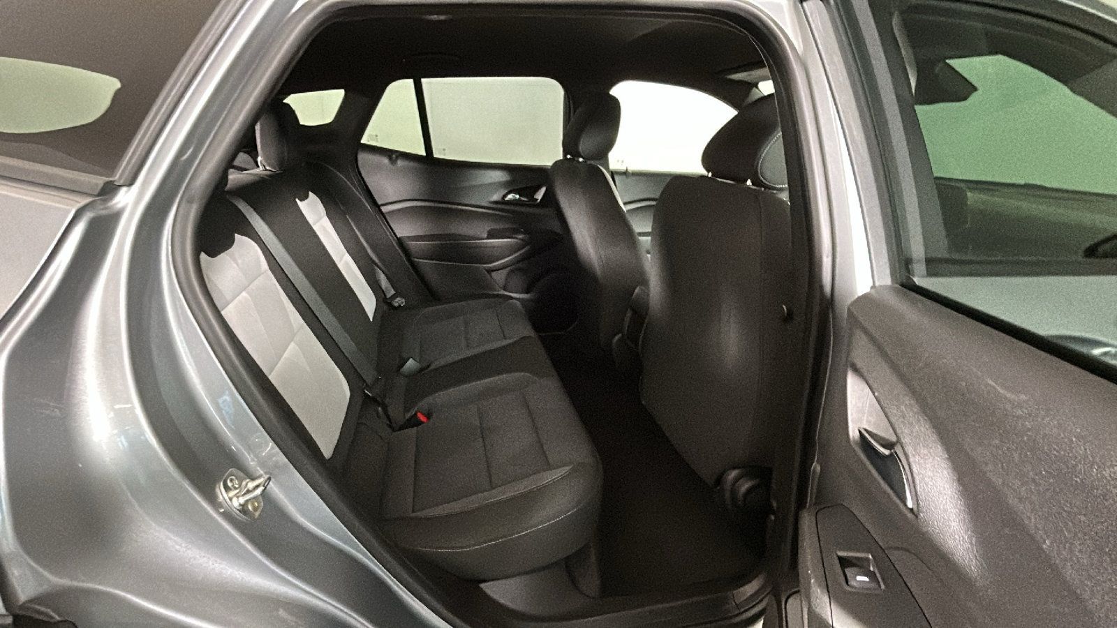 Used 2024 Chevrolet Trax RS w/ Driver Confidence Package FWD image 34