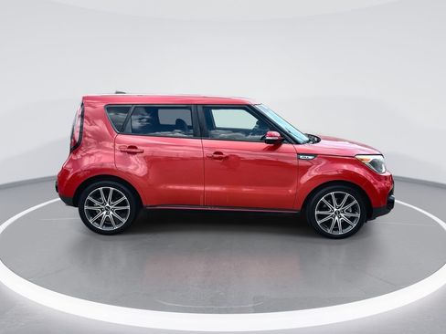 Used 2018 Kia Soul ! FWD image 9