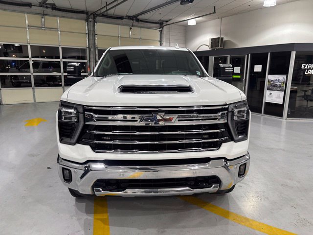 Used 2024 Chevrolet Silverado 2500 LTZ w/ LTZ Premium Package AWD/4WD image 3