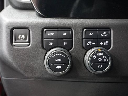 Used 2022 Chevrolet Silverado 1500 LT Trail Boss w/ LT Trail Boss Premium Package AWD/4WD image 8