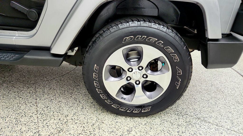 Used 2016 Jeep Wrangler Sahara w/ Connectivity Group AWD/4WD image 9