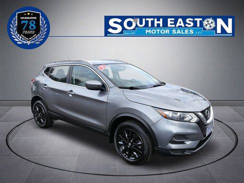 Used 2020 Nissan Rogue Sport SV image 2