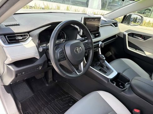Used 2023 Toyota RAV4 XLE Premium image 15