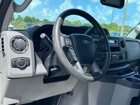 Used 2024 Ford E-350 and Econoline 350 Super Duty w/ Power Windows & Locks Group image 27