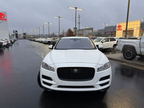 Used 2019 Jaguar F-PACE Premium image 8