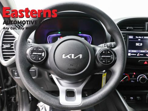 Used 2025 Kia Soul LX w/ LX Technology Package FWD image 10