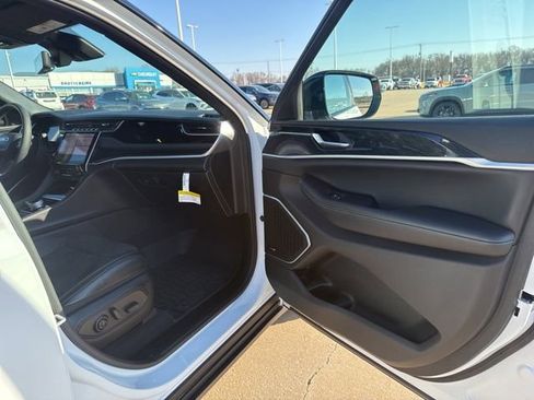 Used 2024 Jeep Grand Cherokee Trailhawk w/ Luxury Tech Group III image 56