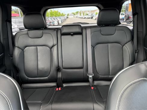 Used 2023 Jeep Grand Cherokee Overland w/ Luxury Tech Group IV AWD/4WD image 27