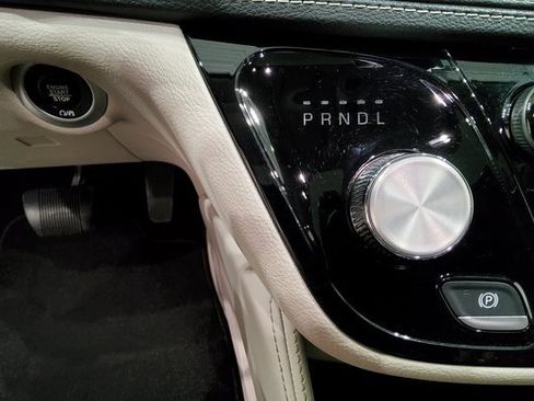 Used 2023 Chrysler Pacifica Limited image 29