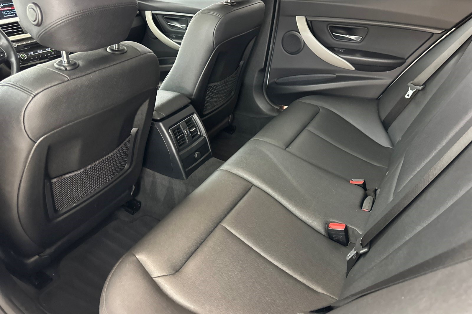 Used 2018 BMW 320i xDrive Sedan w/ Convenience Package AWD/4WD image 29