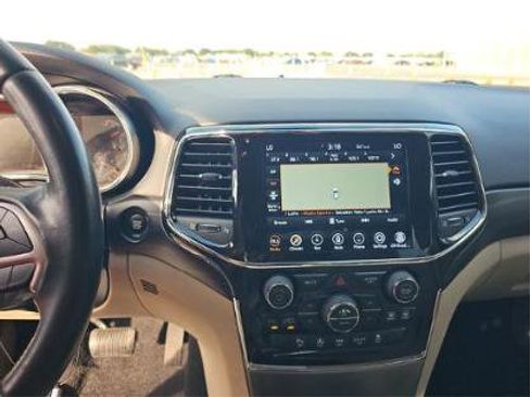 Used 2022 Jeep Grand Cherokee Laredo E image 11