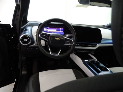 Used 2025 Chevrolet Equinox EV LT FWD image 5
