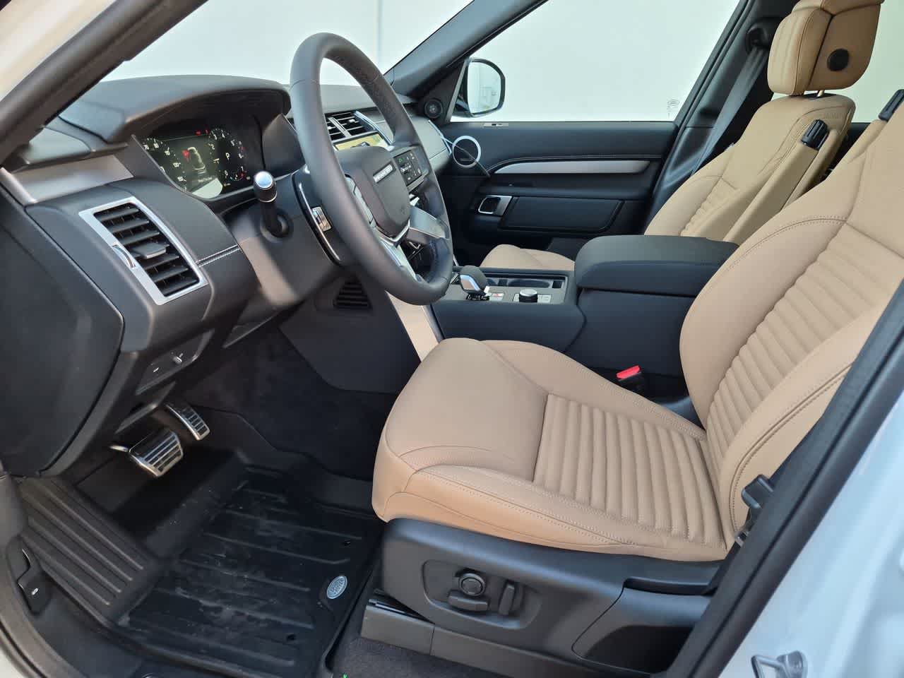 New 2026 Land Rover Discovery Limited Edition AWD/4WD image 17