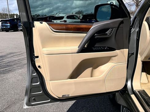 Used 2021 Lexus LX 570 4WD w/ Luxury Package image 25