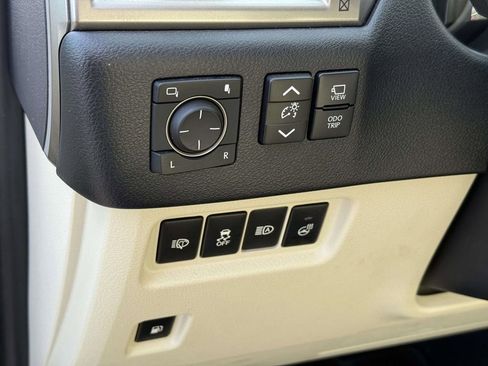 Used 2023 Lexus GX 460 Luxury w/ Sport Design Package image 21