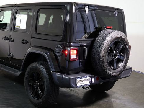Used 2022 Jeep Wrangler Unlimited Sahara AWD/4WD image 11
