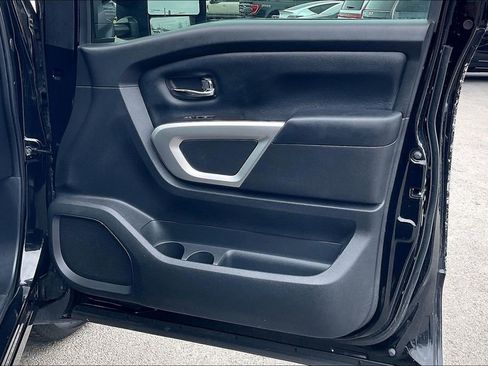 Used 2020 Nissan Titan SV w/ SV Convenience Package image 29