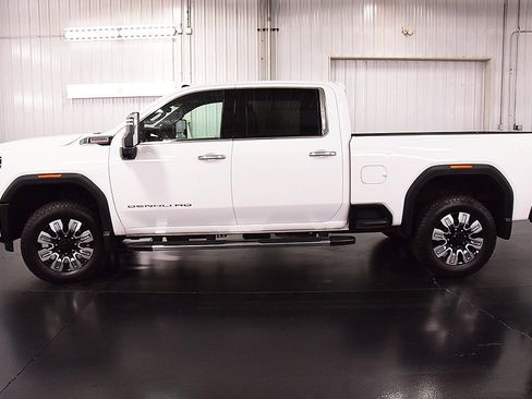 Used 2025 GMC Sierra 2500 Denali w/ Denali Reserve Package image 4