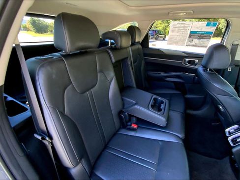 Used 2023 Kia Sorento S w/ Panoramic Sunroof Package image 19