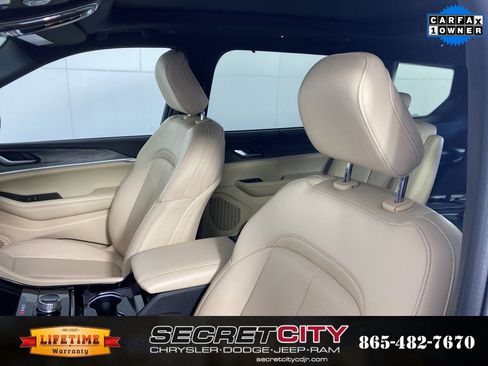 Used 2023 Jeep Grand Cherokee L Limited w/ Luxury Tech Group II image 10