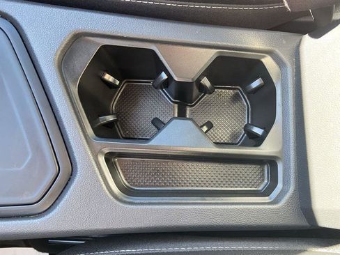 Used 2022 Volkswagen Taos SE w/ Panoramic Sunroof Package image 35