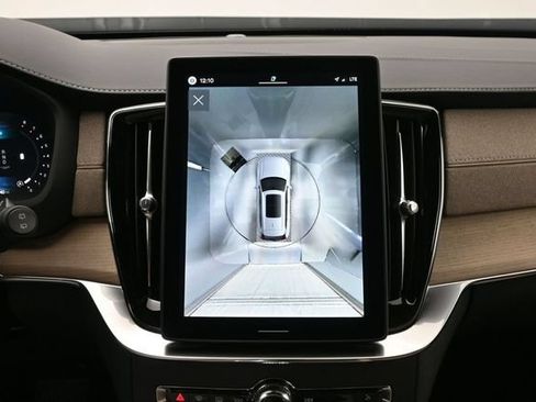 New 2026 Volvo XC90 B6 Plus w/ Protection Package Premier AWD/4WD image 21