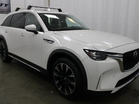 Used 2024 MAZDA CX-90 Plug-In Hybrid w/ Premium Pkg image 4