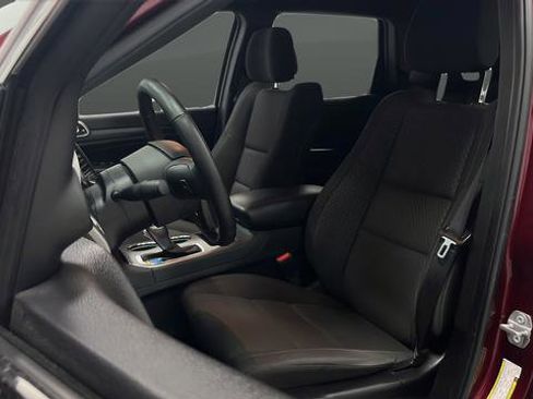 Used 2018 Jeep Grand Cherokee Laredo AWD/4WD image 9