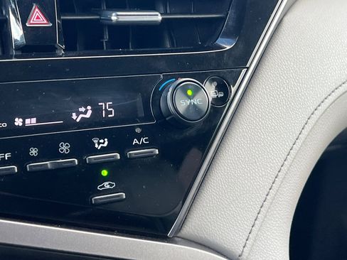 Used 2022 Toyota Camry SE image 30