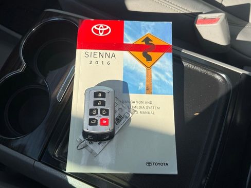 Used 2016 Toyota Sienna XLE image 34