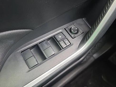 Used 2019 Toyota RAV4 XLE FWD image 25